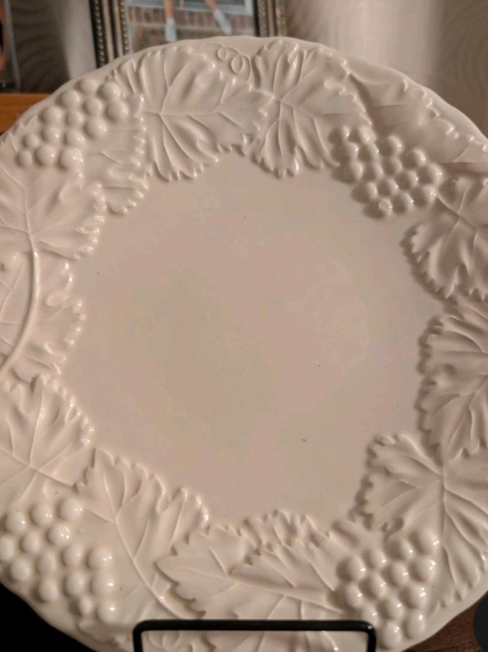 Set Of Six Williams Sonoma White Embossed Grape Leaf Salad Plates